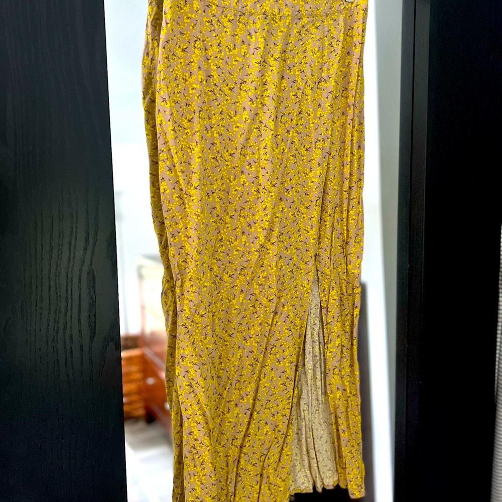 Slit mid length skirt